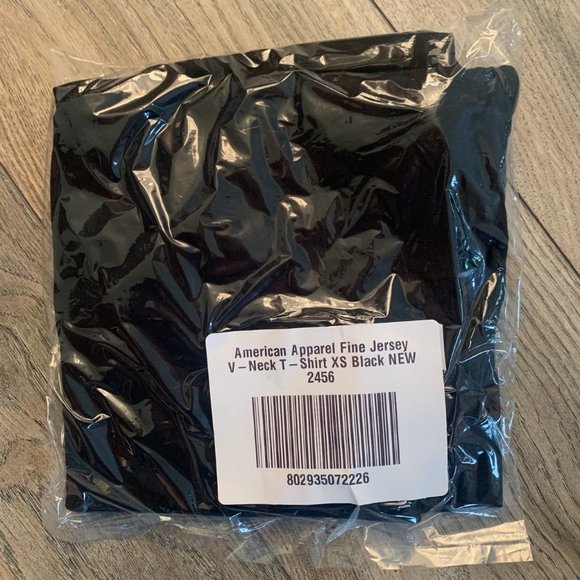 NWT AMERICAN APPAREL FINE JERSEY‎ V-NECK T-SHIRT BLACK XXS - Picture 2 of 7